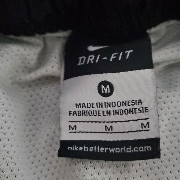 Nike Women's Black and Red Shorts Trio - Picture 6 of 8